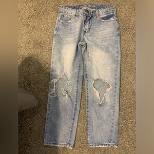 RIPPED STRAIGHT LEG JEANS👖these jeans high rise and  go great with a loose top!
